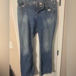 Silver jeans, no wear and tear. Good shape Suki style. Bootleg